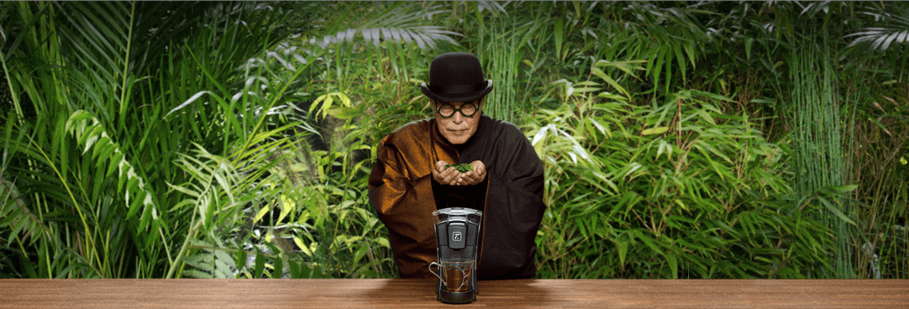 Die Teemaschine SPECIAL.T erkennt jeden Tee und passt die Temperatur und Ziehzeit auf das Grad und die Sekunde genau an – genau wie ein Teemeister.